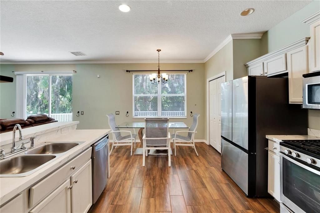 En Venta: $400,000 (4 camas, 2 baños, 2012 Pies cuadrados)