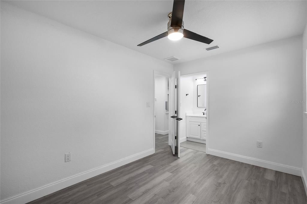 На продажу: $389,000 (5 спален, 3 ванн, 1292 Квадратных фут)