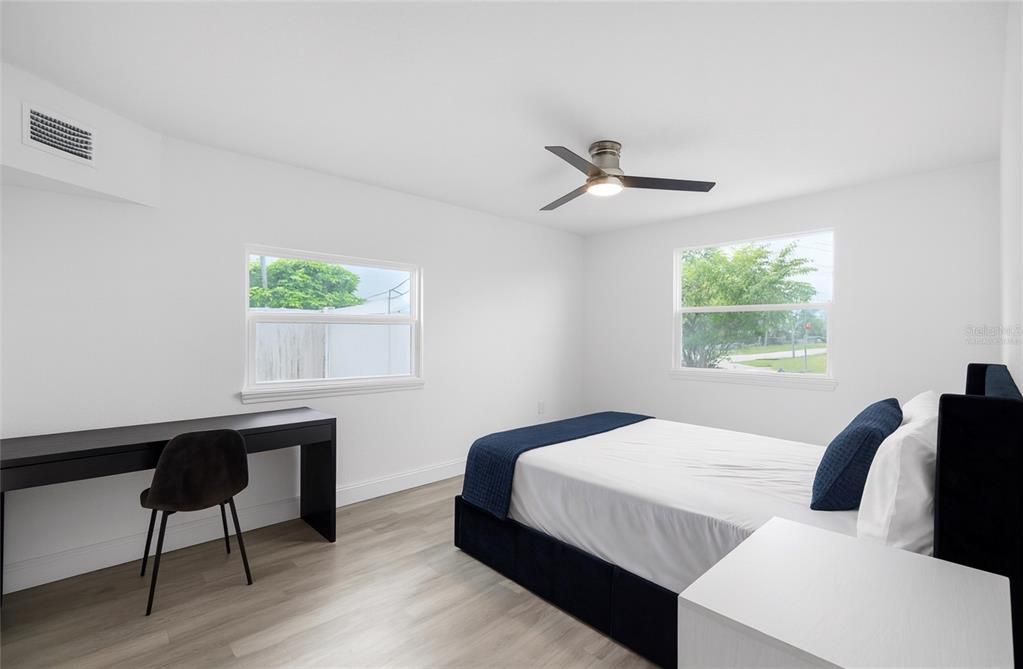 На продажу: $389,000 (5 спален, 3 ванн, 1292 Квадратных фут)