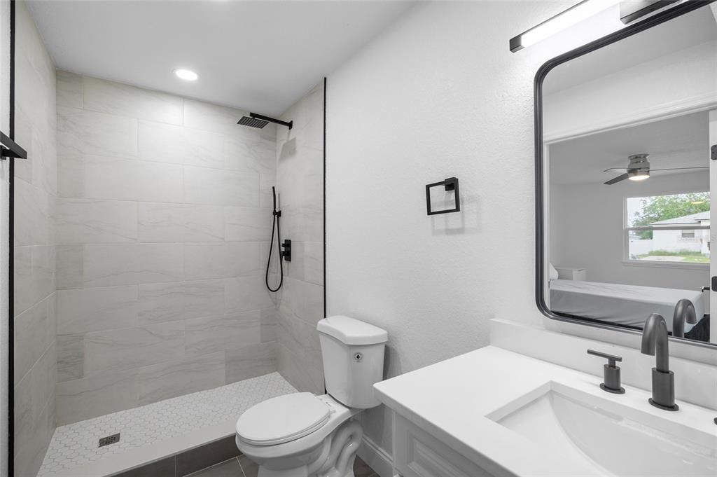 На продажу: $389,000 (5 спален, 3 ванн, 1292 Квадратных фут)