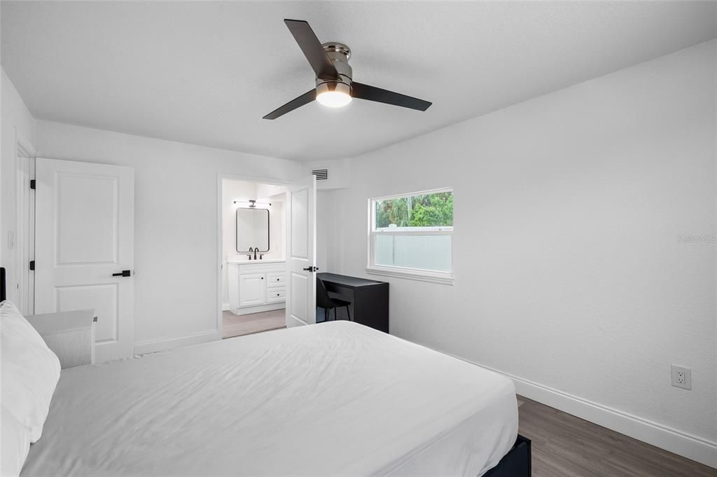 На продажу: $389,000 (5 спален, 3 ванн, 1292 Квадратных фут)