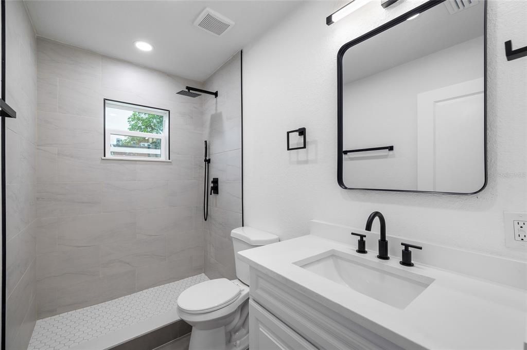 На продажу: $389,000 (5 спален, 3 ванн, 1292 Квадратных фут)