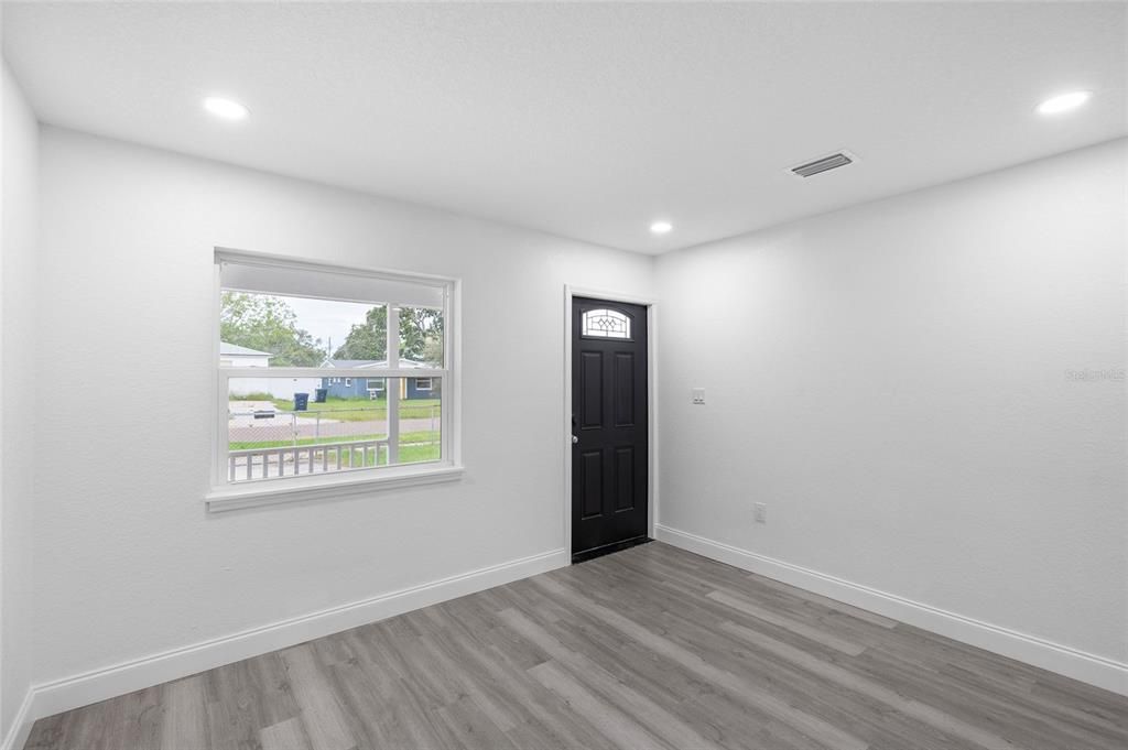 На продажу: $389,000 (5 спален, 3 ванн, 1292 Квадратных фут)