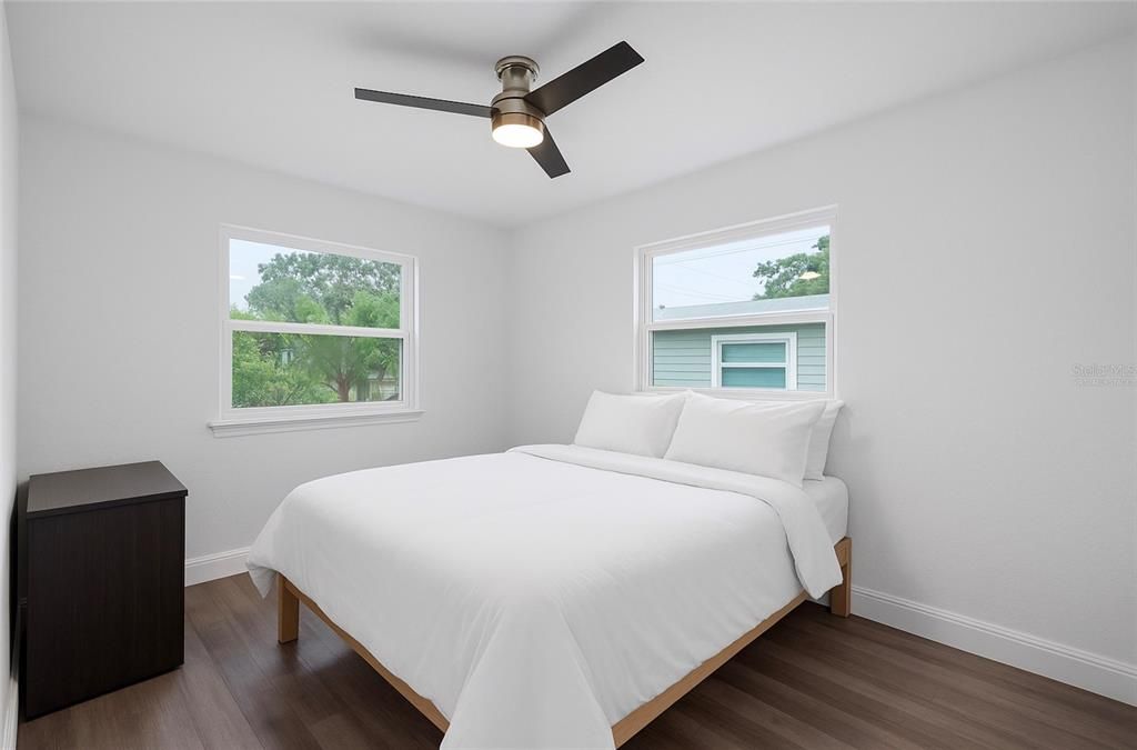 На продажу: $389,000 (5 спален, 3 ванн, 1292 Квадратных фут)