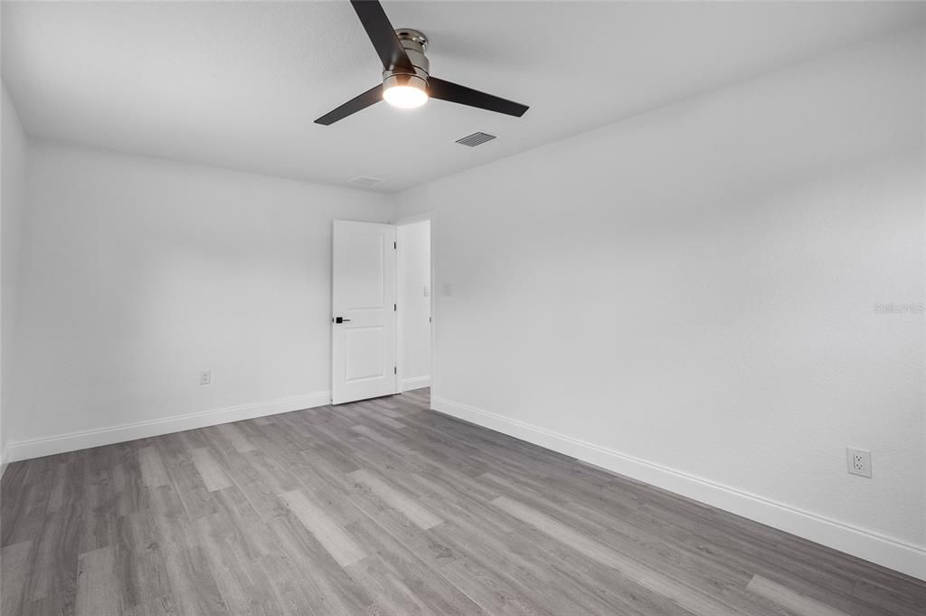 На продажу: $389,000 (5 спален, 3 ванн, 1292 Квадратных фут)