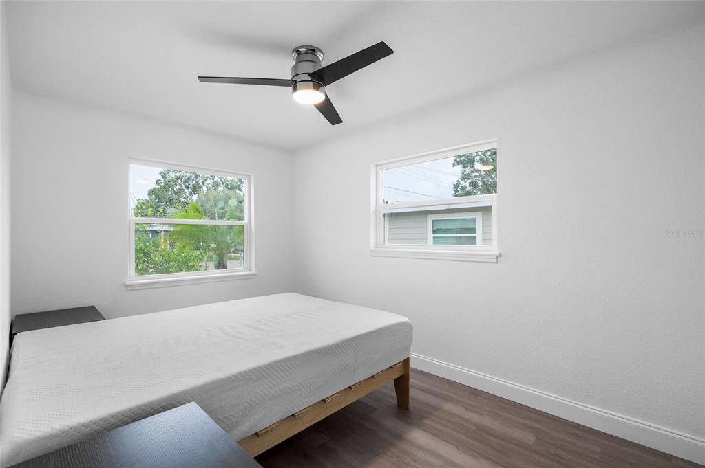 На продажу: $389,000 (5 спален, 3 ванн, 1292 Квадратных фут)