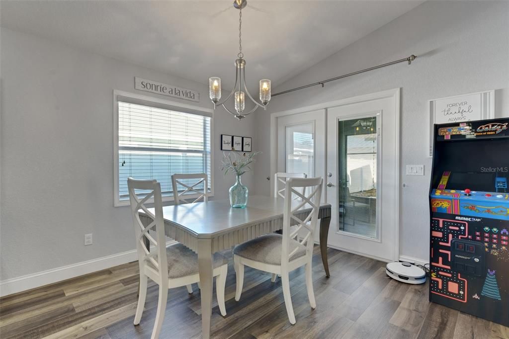 待售: $375,000 (4 贝兹, 2 浴室, 1707 平方英尺)