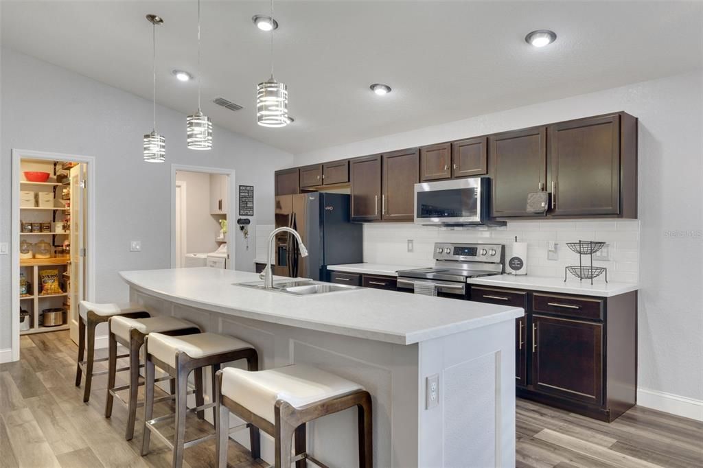 待售: $375,000 (4 贝兹, 2 浴室, 1707 平方英尺)