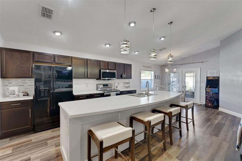 待售: $375,000 (4 贝兹, 2 浴室, 1707 平方英尺)