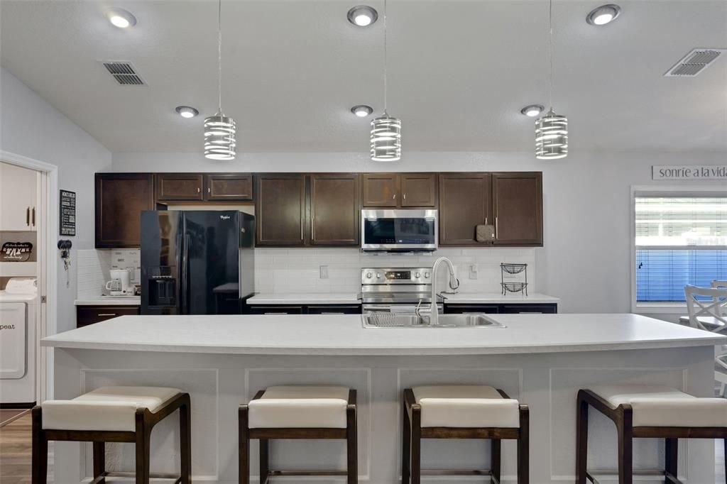 待售: $375,000 (4 贝兹, 2 浴室, 1707 平方英尺)