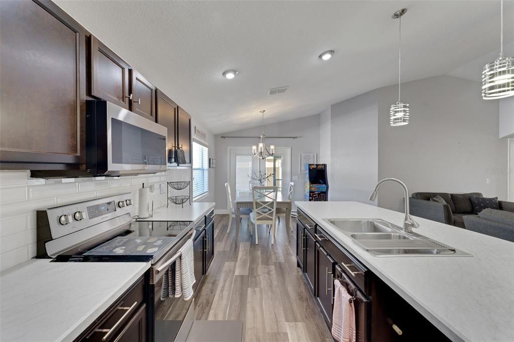 待售: $375,000 (4 贝兹, 2 浴室, 1707 平方英尺)