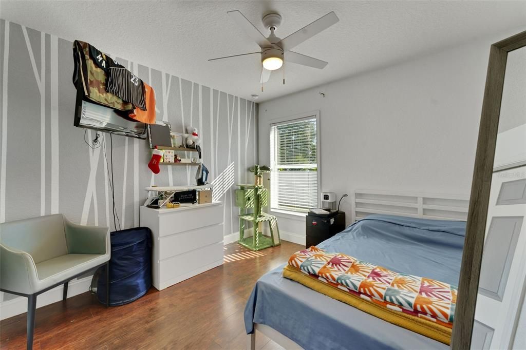 待售: $375,000 (4 贝兹, 2 浴室, 1707 平方英尺)