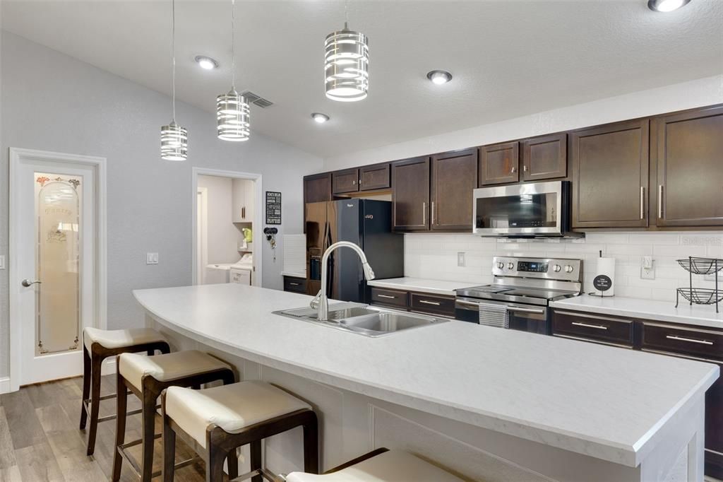 待售: $375,000 (4 贝兹, 2 浴室, 1707 平方英尺)