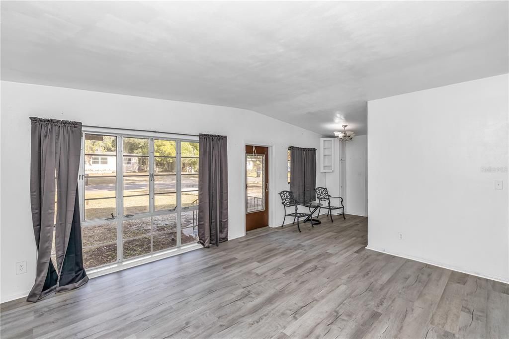 В аренду: $1,900 (3 спален, 2 ванн, 1161 Квадратных фут)