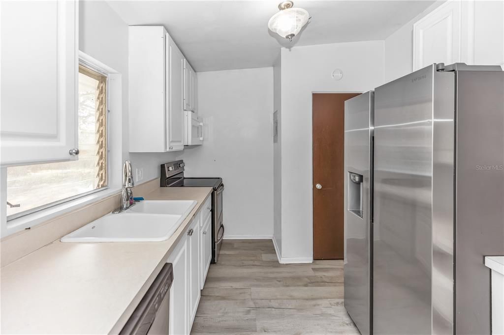 В аренду: $1,900 (3 спален, 2 ванн, 1161 Квадратных фут)