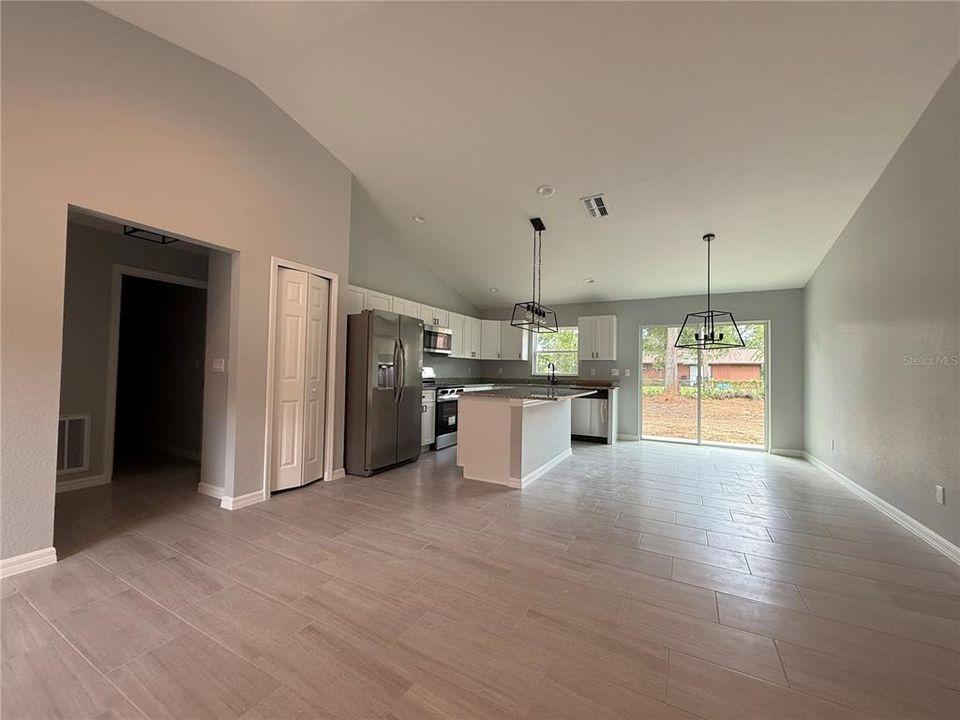 En Venta: $239,900 (3 camas, 2 baños, 1380 Pies cuadrados)