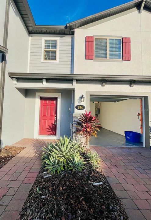 For Sale: $330,000 (3 beds, 3 baths, 1490 Square Feet)