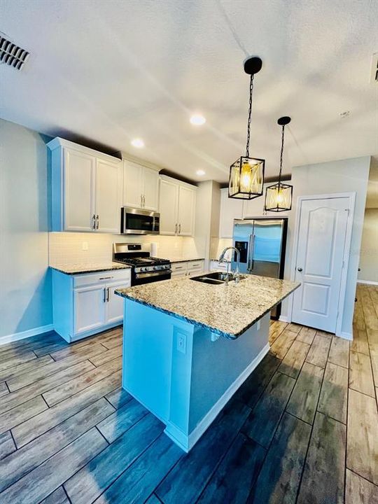 For Sale: $330,000 (3 beds, 3 baths, 1490 Square Feet)