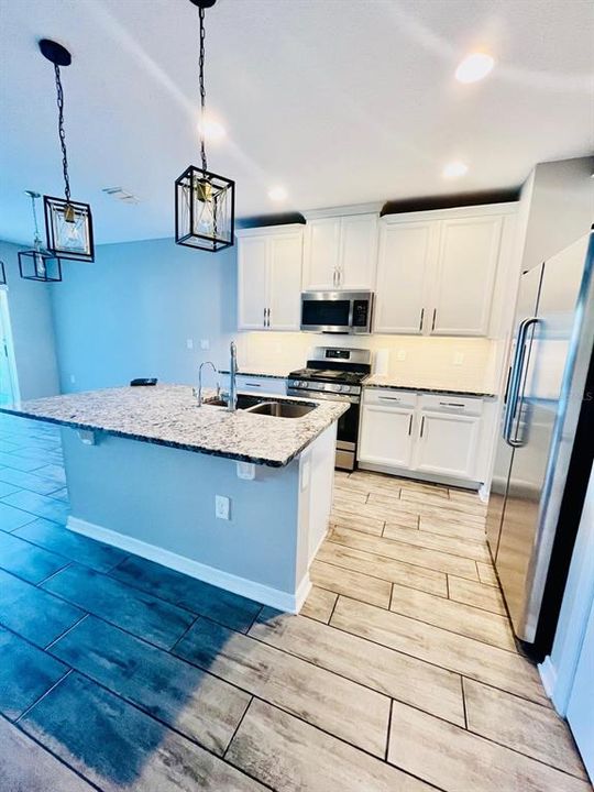 For Sale: $330,000 (3 beds, 3 baths, 1490 Square Feet)