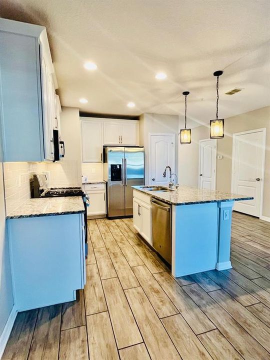 For Sale: $330,000 (3 beds, 3 baths, 1490 Square Feet)