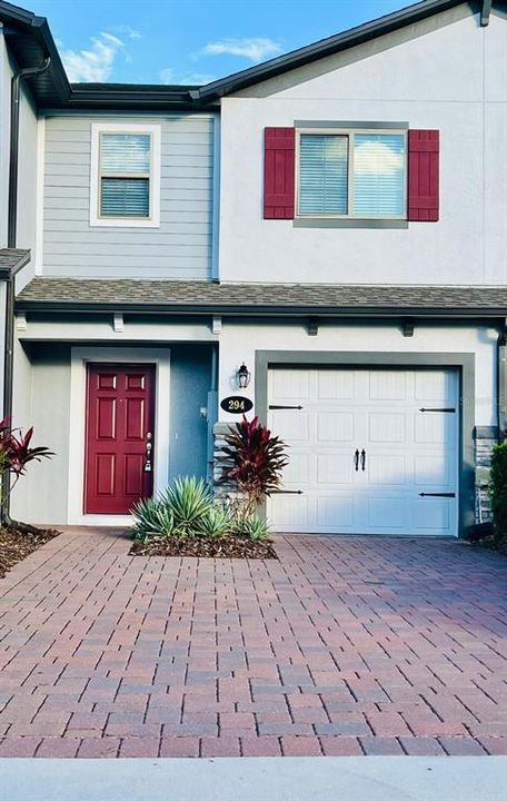 For Sale: $330,000 (3 beds, 3 baths, 1490 Square Feet)