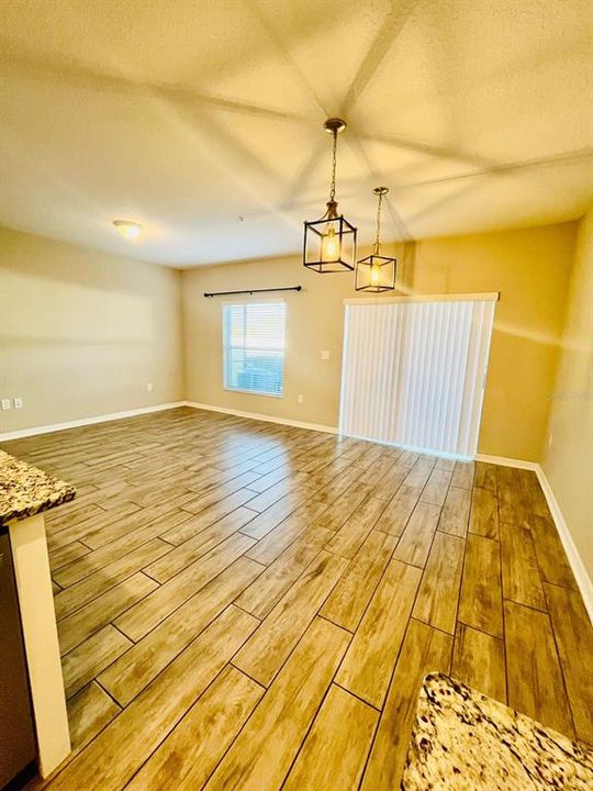 For Sale: $330,000 (3 beds, 3 baths, 1490 Square Feet)