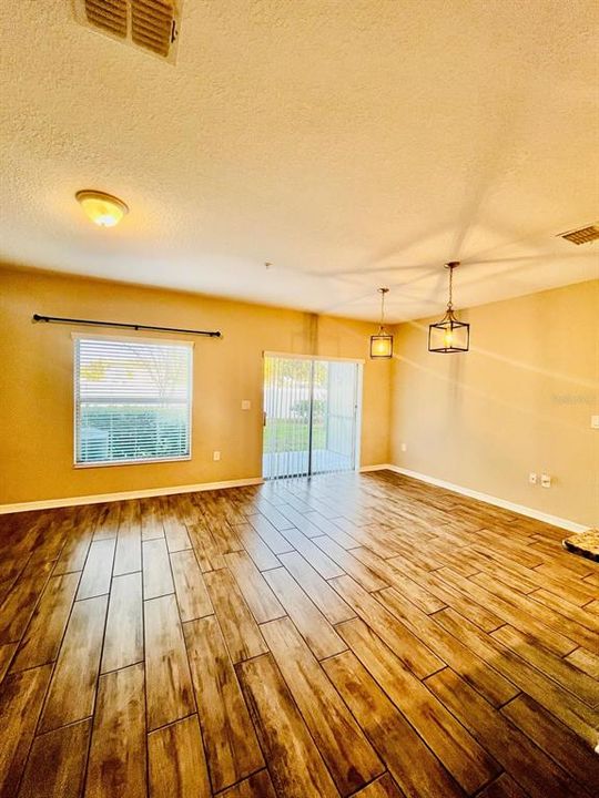 For Sale: $330,000 (3 beds, 3 baths, 1490 Square Feet)