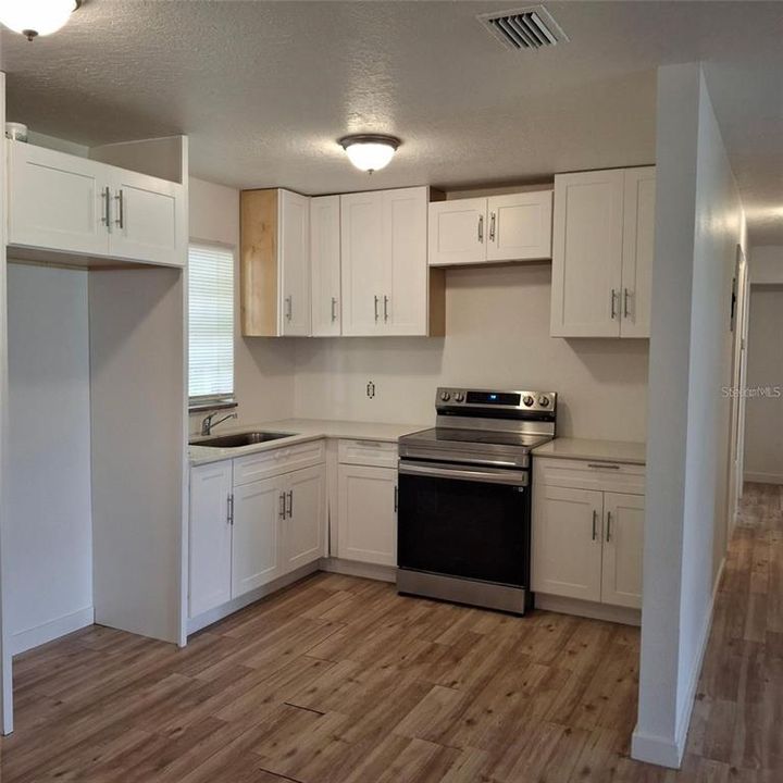 На продажу: $295,000 (4 спален, 2 ванн, 1255 Квадратных фут)