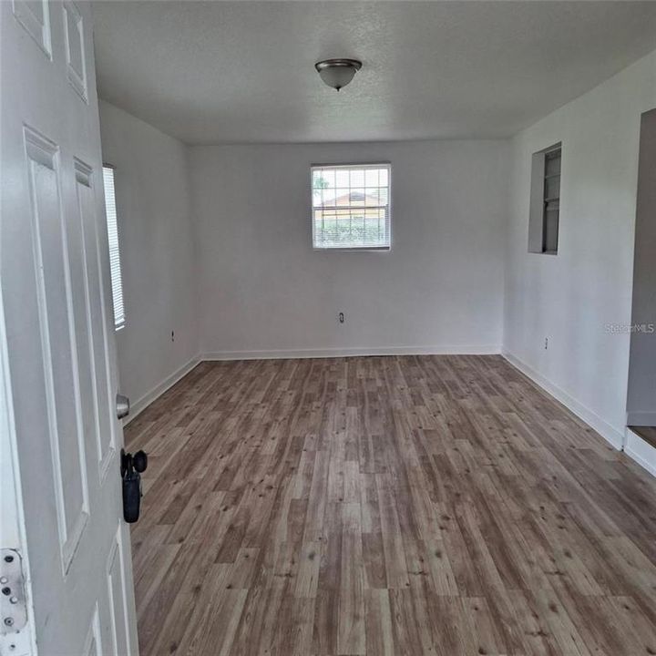 На продажу: $295,000 (4 спален, 2 ванн, 1255 Квадратных фут)