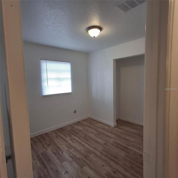 На продажу: $295,000 (4 спален, 2 ванн, 1255 Квадратных фут)