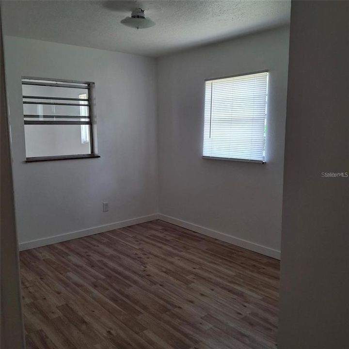 На продажу: $295,000 (4 спален, 2 ванн, 1255 Квадратных фут)