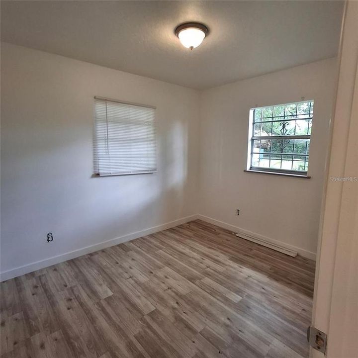 На продажу: $295,000 (4 спален, 2 ванн, 1255 Квадратных фут)