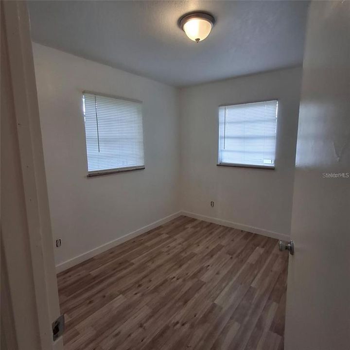 На продажу: $295,000 (4 спален, 2 ванн, 1255 Квадратных фут)