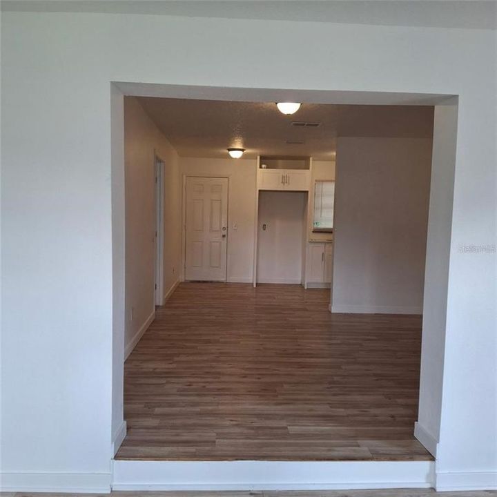 На продажу: $295,000 (4 спален, 2 ванн, 1255 Квадратных фут)