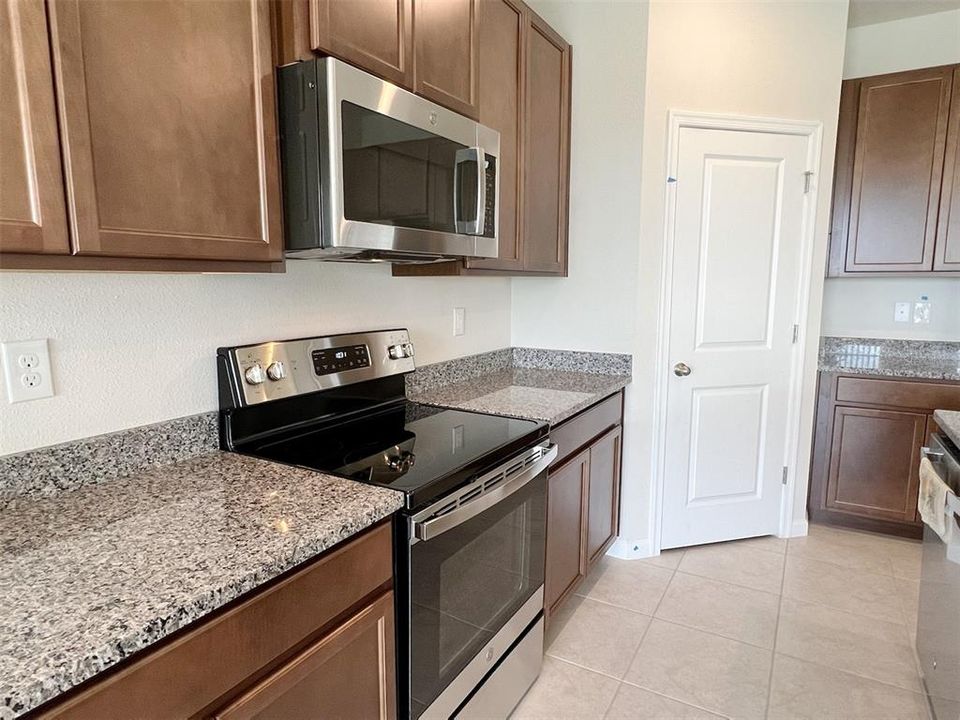 В аренду: $2,500 (4 спален, 3 ванн, 1996 Квадратных фут)