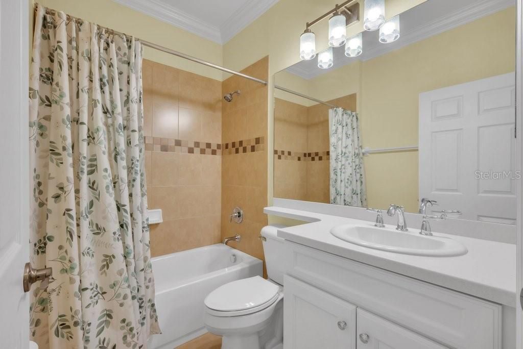 待售: $325,000 (2 贝兹, 2 浴室, 1800 平方英尺)