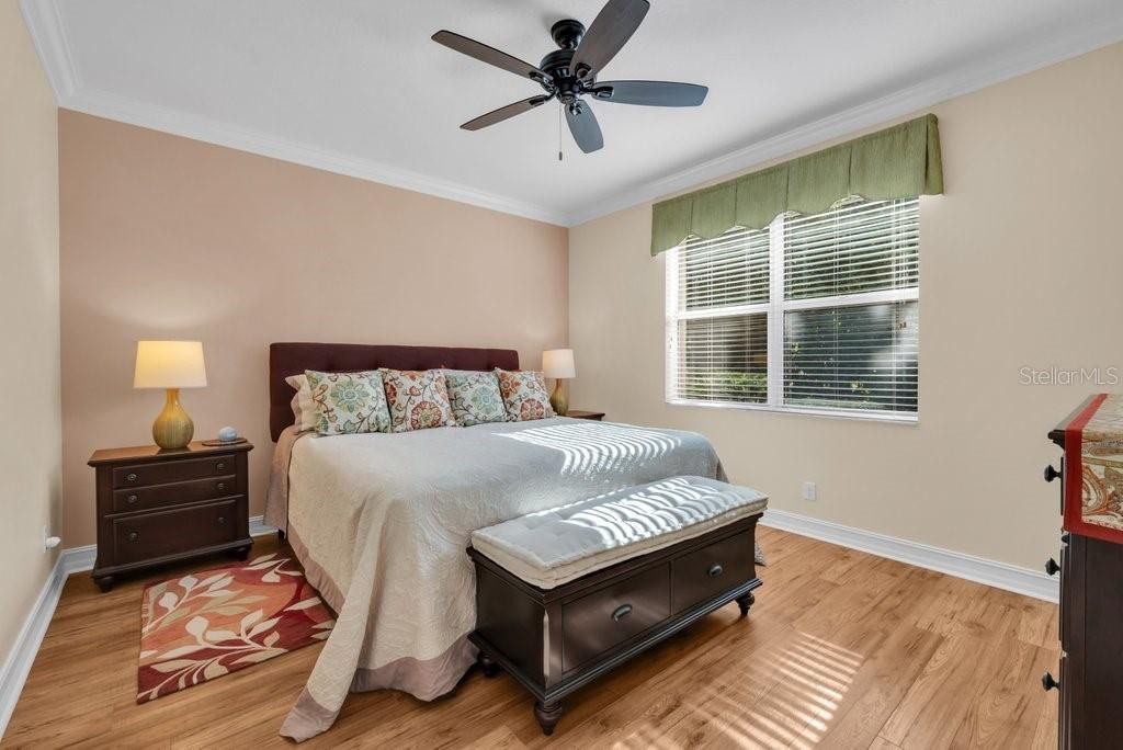 待售: $325,000 (2 贝兹, 2 浴室, 1800 平方英尺)