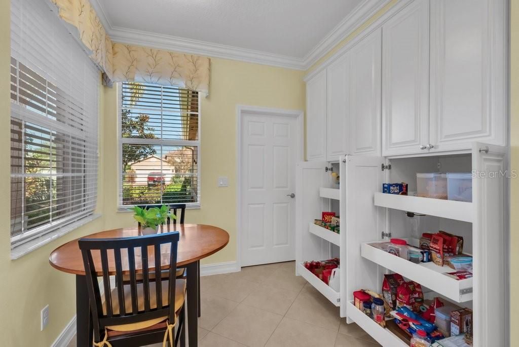 待售: $325,000 (2 贝兹, 2 浴室, 1800 平方英尺)