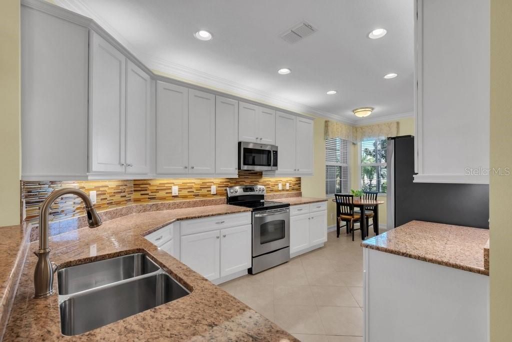 待售: $325,000 (2 贝兹, 2 浴室, 1800 平方英尺)