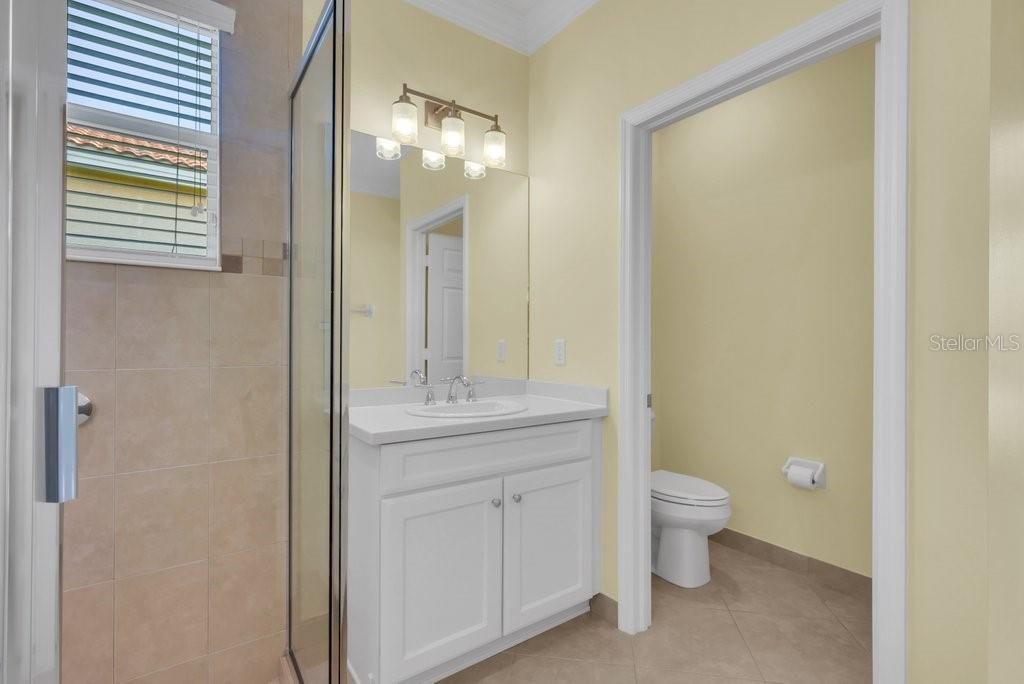 待售: $325,000 (2 贝兹, 2 浴室, 1800 平方英尺)