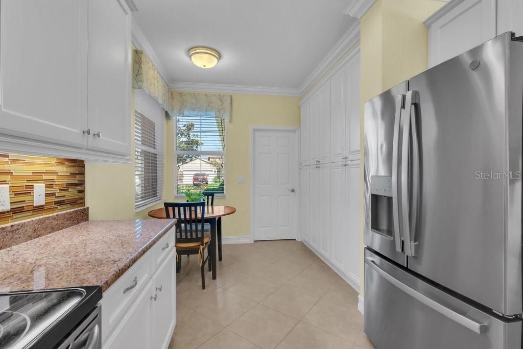 待售: $325,000 (2 贝兹, 2 浴室, 1800 平方英尺)