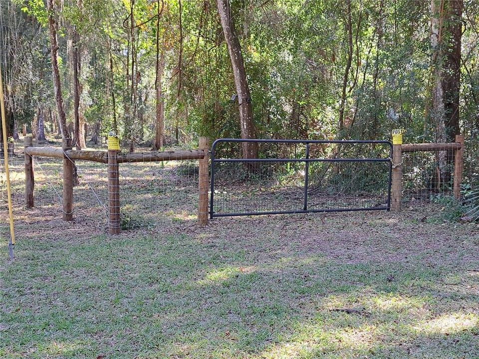 待售: $223,600 (3.07 acres)