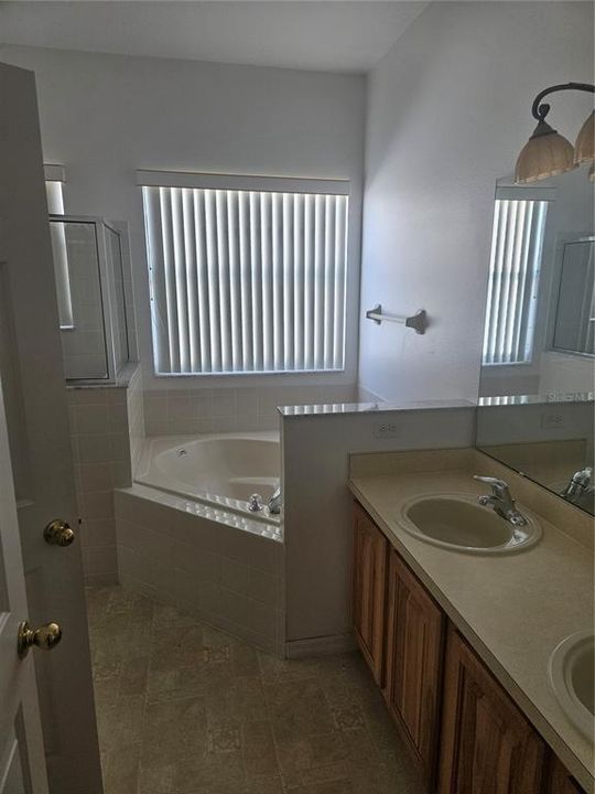 На продажу: $295,000 (4 спален, 3 ванн, 2488 Квадратных фут)