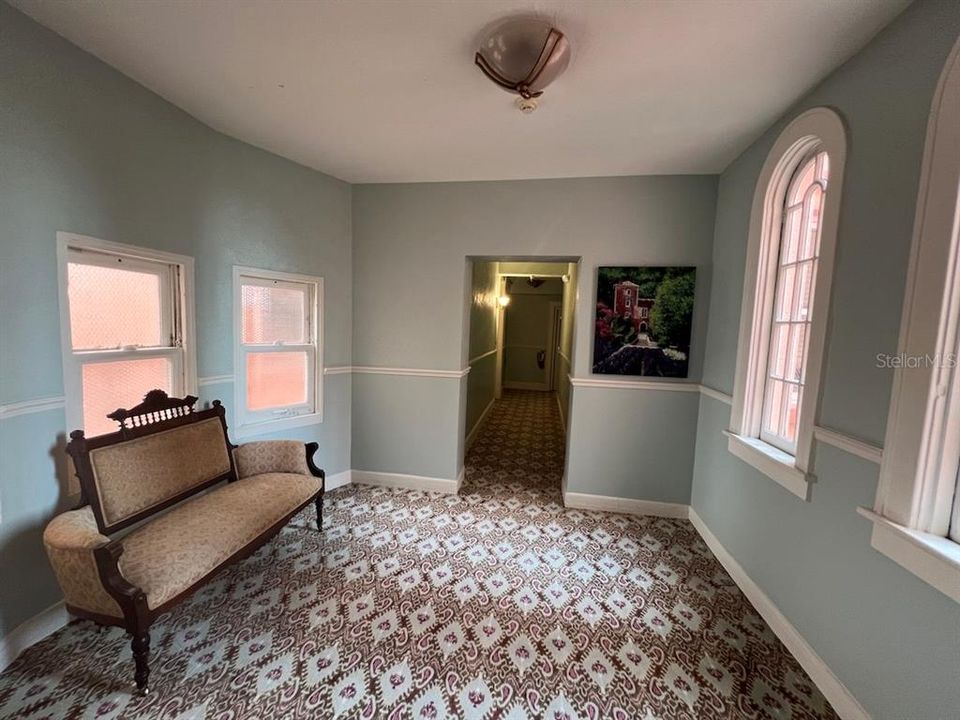 For Sale: $399,900 (1 beds, 1 baths, 676 Square Feet)