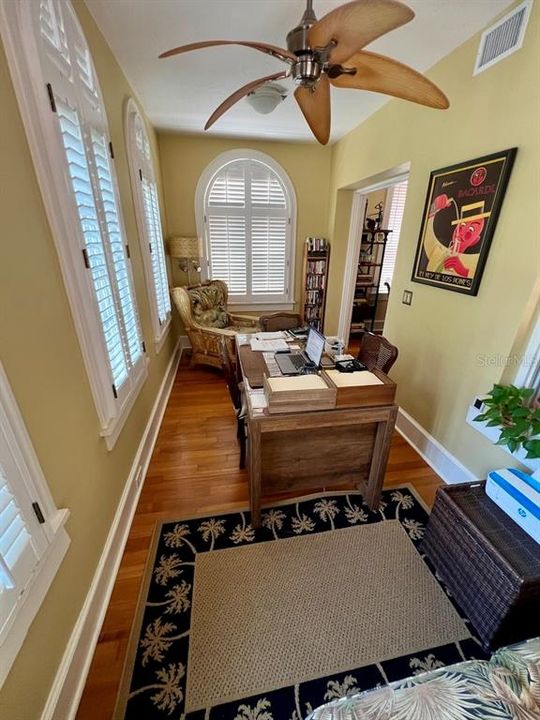 For Sale: $399,900 (1 beds, 1 baths, 676 Square Feet)