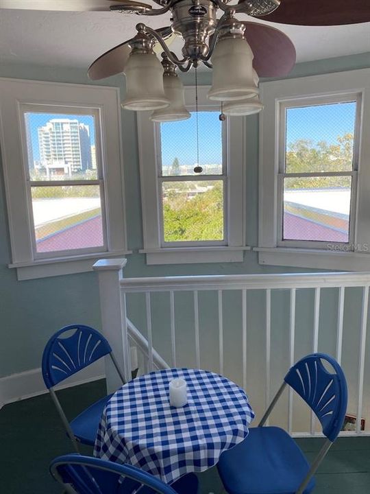 For Sale: $399,900 (1 beds, 1 baths, 676 Square Feet)