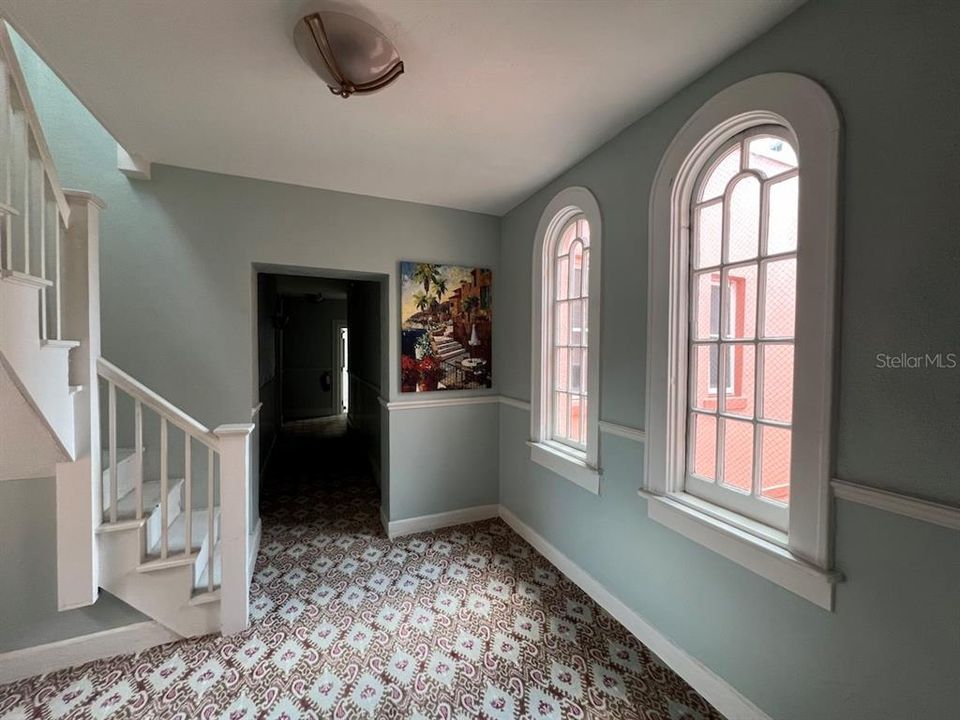 For Sale: $399,900 (1 beds, 1 baths, 676 Square Feet)