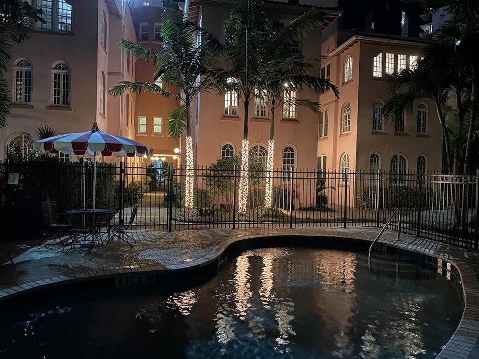 For Sale: $399,900 (1 beds, 1 baths, 676 Square Feet)