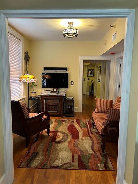 For Sale: $399,900 (1 beds, 1 baths, 676 Square Feet)