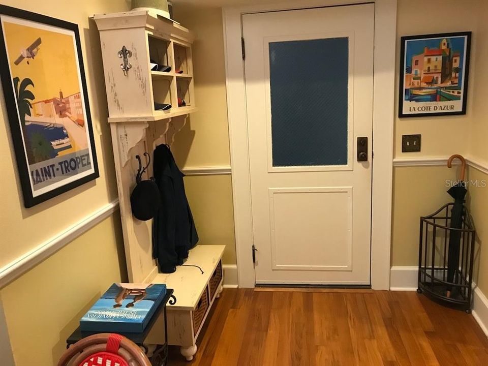 For Sale: $399,900 (1 beds, 1 baths, 676 Square Feet)